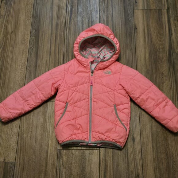 220. Girls North Face Reversible Coat Toddler Size 5 - Picture 1 of 11